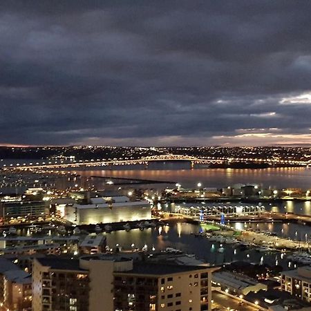 Magnificent Harbour View Skytower View Apartment In Cbd Auckland Exterior foto